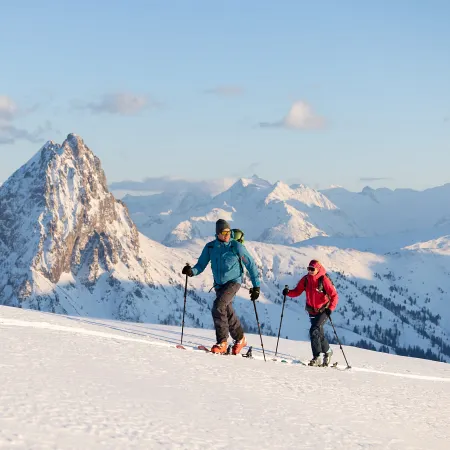 Skitour in Brixental mit schneebedeckten Bergen